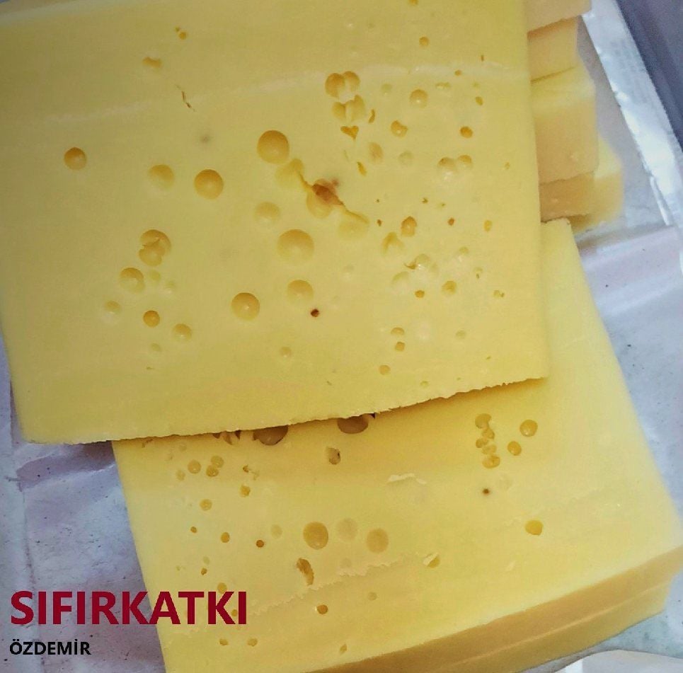 AZ TUZLU MANYAS MİHALİÇ (KELLE) KOYUN-İNEK-KEÇİ SÜTÜ KARIŞIK PEYNİR-TAM YAĞLI 1000gr.